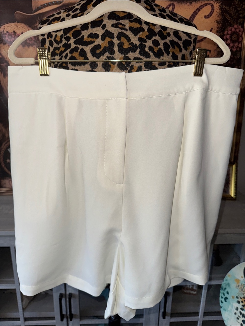 Skies Are Blue Curvy Cream Tailored Fully Lined Shorts Size 1XL